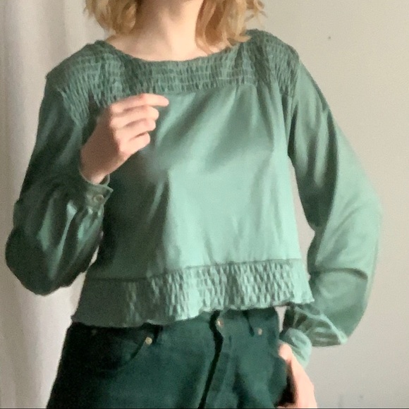 3/20$ ⭐️ Green shirt w/ smock and longsleeves - Picture 2 of 11